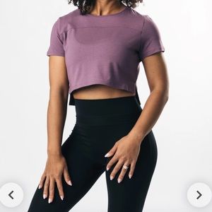 Alphalete -Hi-low crop top in plum